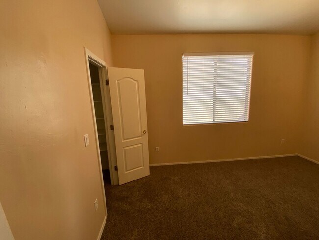 Building Photo - 7716 S Lions Spring Way