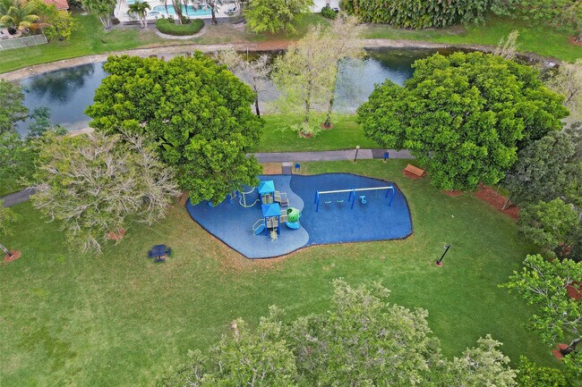 Building Photo - 6419 NW 99th Dr