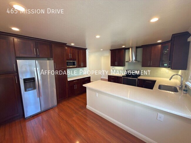 Building Photo - 465 Mission Dr