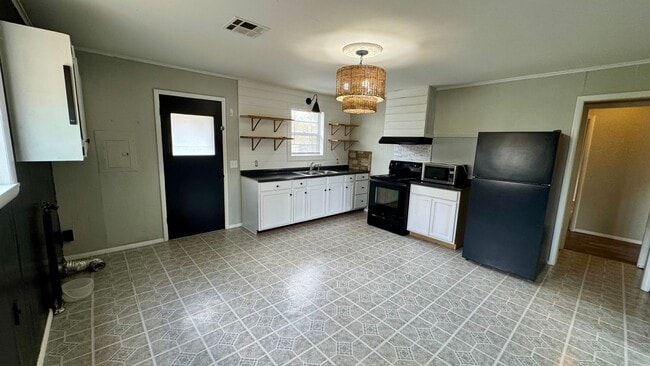 Building Photo - Move-In Ready 2 Bedroom Bungalow