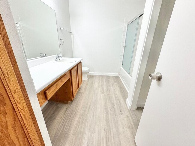 Building Photo - STUNNING 2 BEDROOM 2 BATH CONDO IN GATED C...