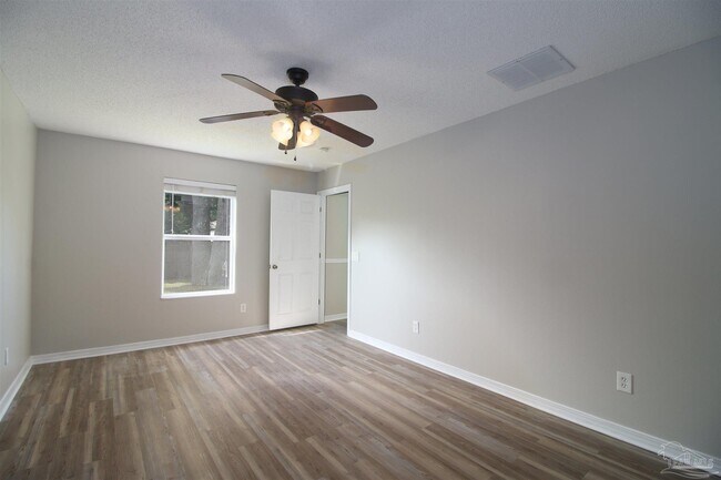 Building Photo - 609 Saleta St