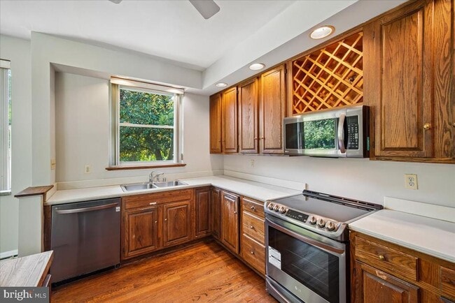 Building Photo - 8106 W Boulevard Dr