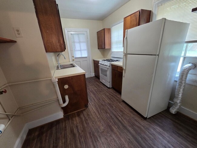 Building Photo - Lakebottom Park 2Bedroom