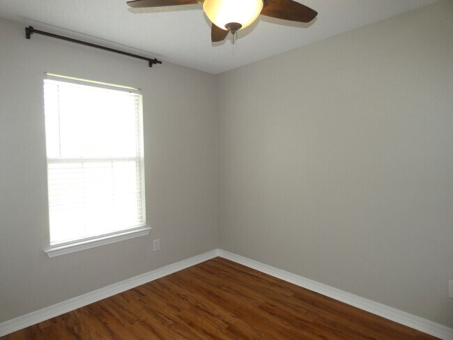 Building Photo - Charming Brick Home - Stonebrook