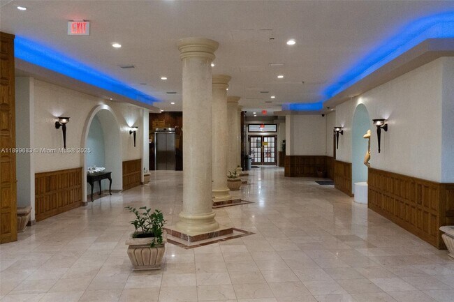 Building Photo - 3725 S Ocean Dr