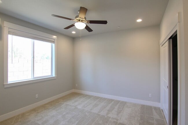 Building Photo - 1392 Bonhurst Dr