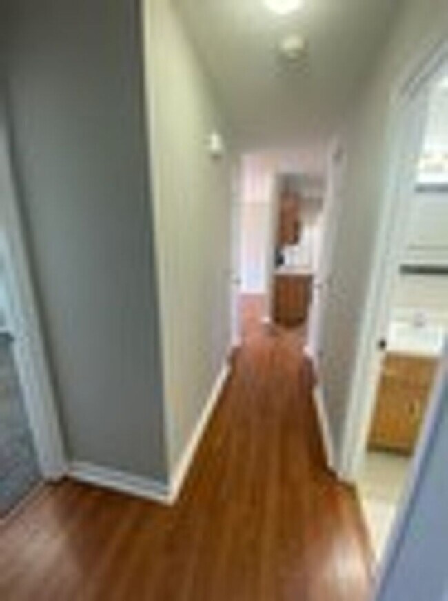 Building Photo - ? $500 Move-In Incentive for Approved Applications with a May Move-In! ?