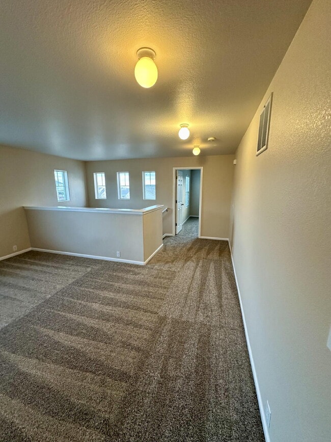 Building Photo - Stylish 2 bedroom Townhome end unit w/Loft 80923