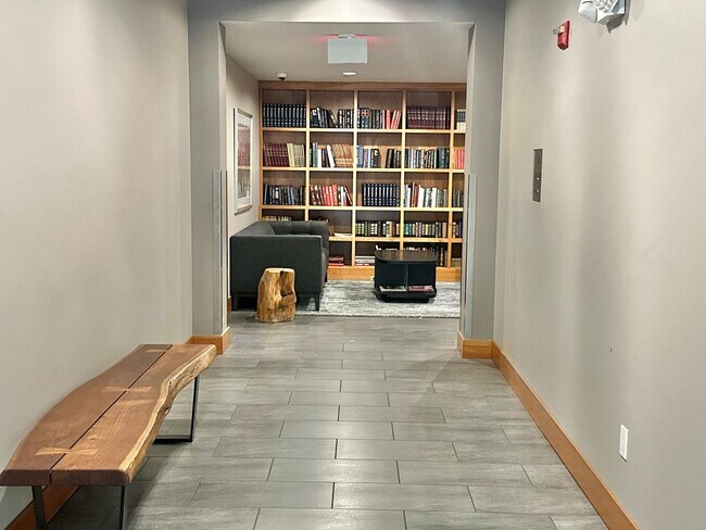Building Photo - Beautiful 1 bed condo in the heart of Bell...