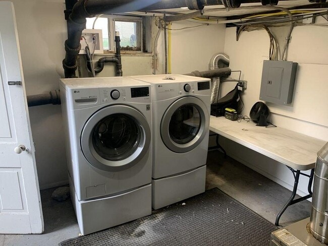 Building Photo - 174 E 300 S