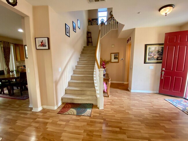 Building Photo - RB 4S Ranch 4br/2.5bath/yard/Garage Granite Kitchen $5490