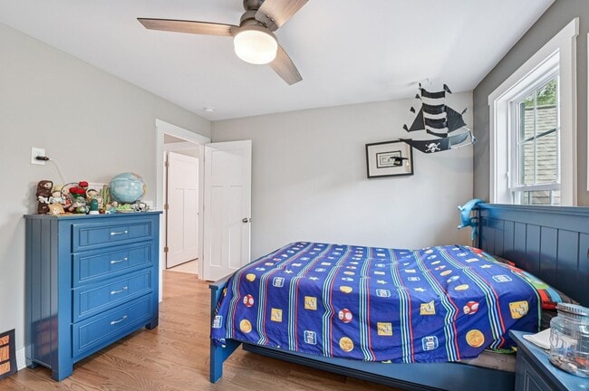 Building Photo - Luxury 5 Bed, 3.5 Bath Home on Large Lot !...