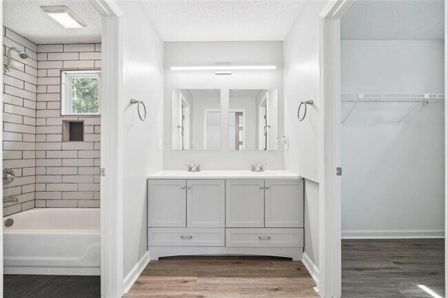 Building Photo - 5320 Kelleys Creek Dr