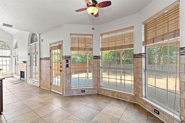 Building Photo - 1601 Chasewood Dr