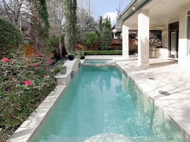 Building Photo - 15 Serenade Pines Pl