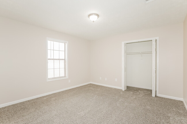 Building Photo - 3 Bedroom Atlanta Home