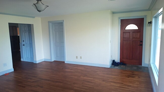 Building Photo - 6+ Bdrm Home Built 1895.  Close In.  With Pastures.