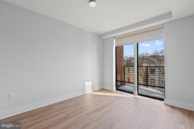 Building Photo - 811 N Columbus St