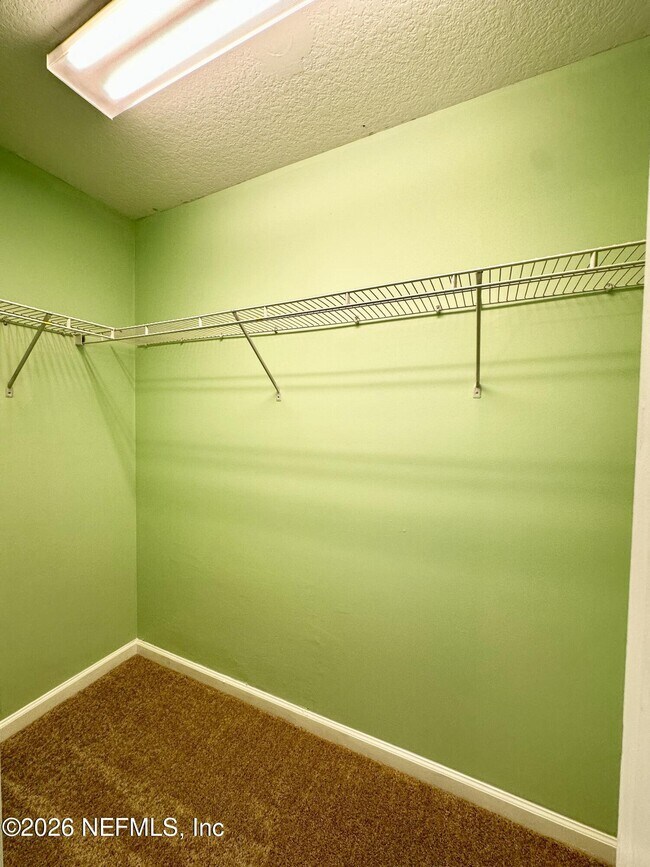 Building Photo - 1520 Fieldview Dr