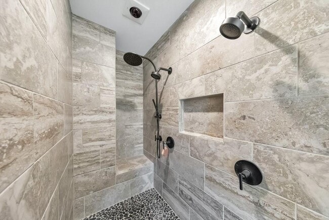 Building Photo - 320 Oak Arms Wy