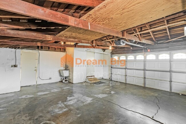 Building Photo - 5971 Sunland Pl