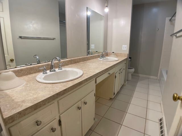 Building Photo - Large Duplex in Far North Peoria