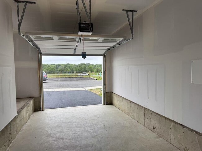 Building Photo - 136 Bell Ct