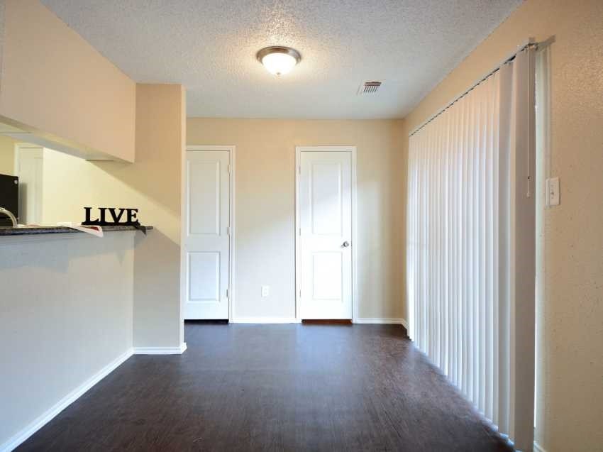 Building Photo - 315 Belmont St