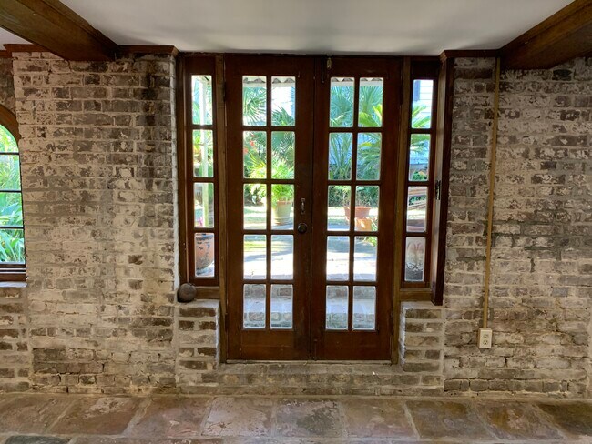 Building Photo - 20 Montagu St