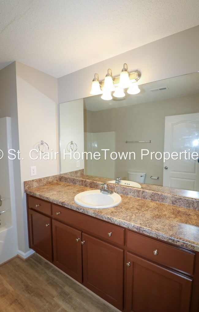 Building Photo - Newly Renovated Triplex