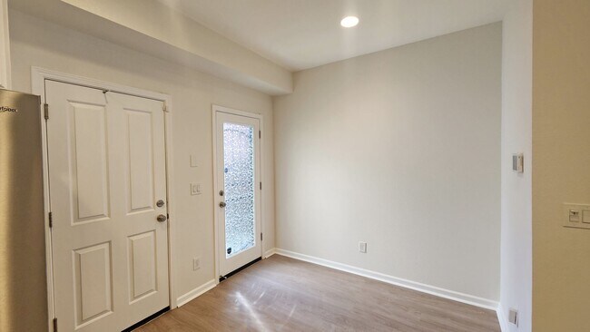 Building Photo - 840 Bronze Ln