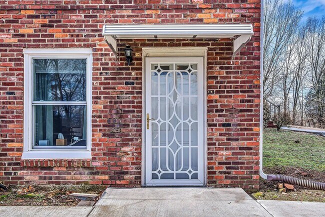 Downstairs studio - 3245 Kings Ln