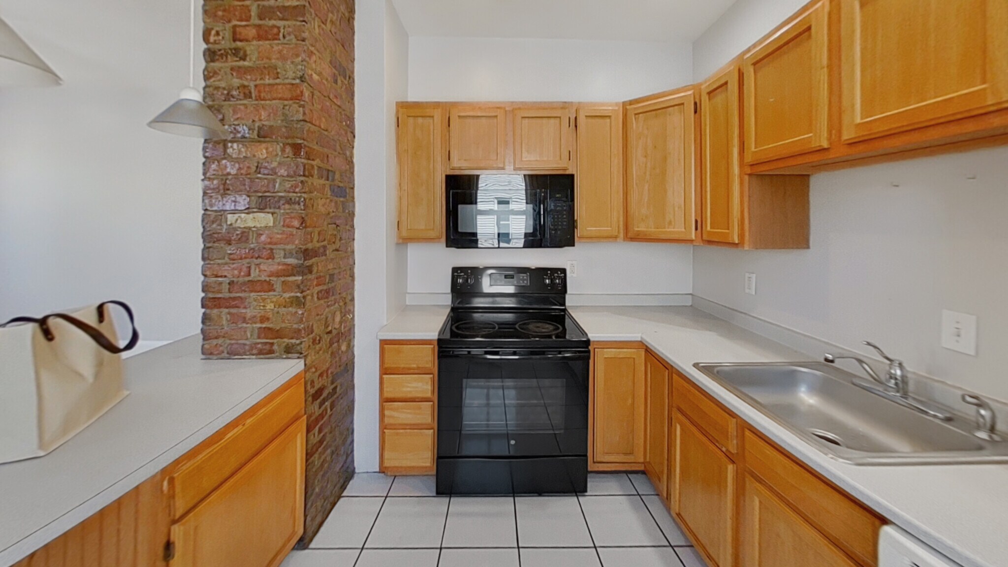 Building Photo - 1545 Tremont St