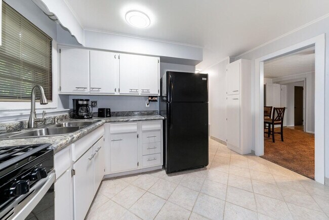 Building Photo - 234 N Hamilton St