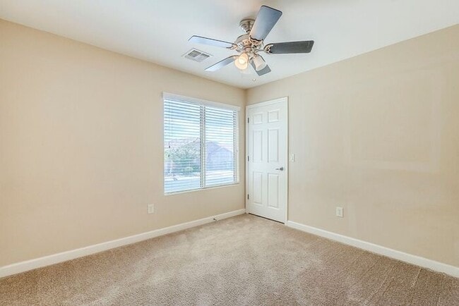 Building Photo - Bright & Airy 4-Bedroom in Willow Ridge Co...