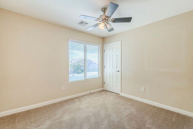 Building Photo - Pending/ Rented - Bright & Airy 4-Bedroom ...