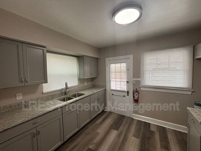 Building Photo - 1523 E Concord St