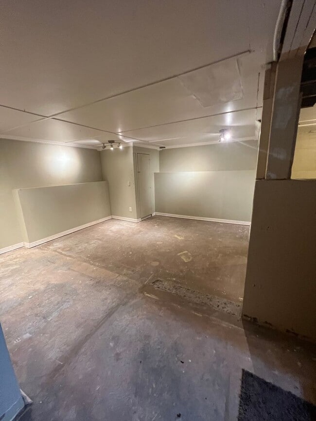 Building Photo - Cozy 2 Bedroom in Charming Everett Neighbo...