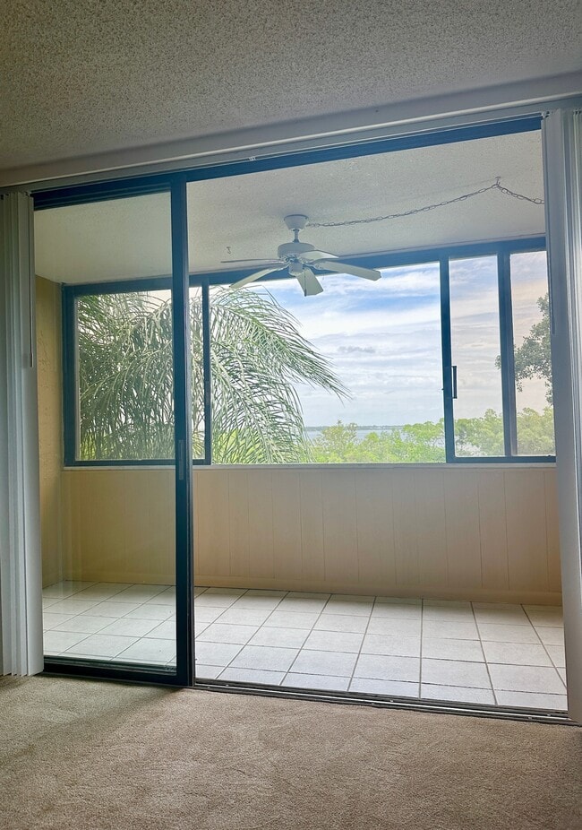 Building Photo - 2617 Cove Cay Dr