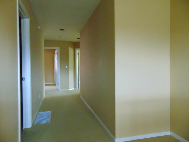 Building Photo - Beautiful 5 + bedroom home - In much desir...