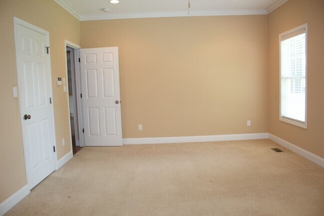 Building Photo - For Rent - Charming 3BR/2BA Home in Macken...