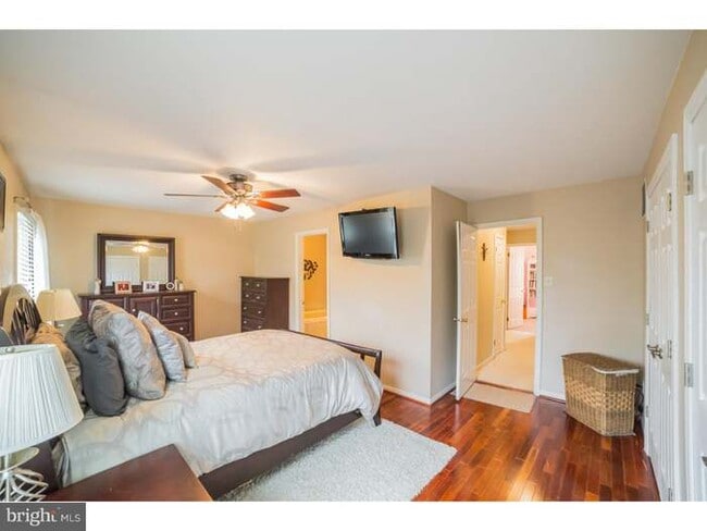 Building Photo - 427 Oakmont Ct