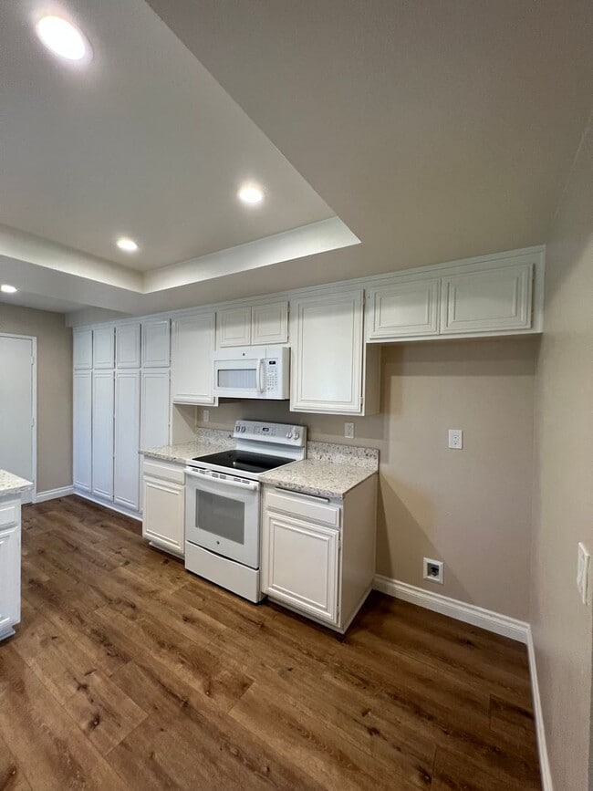 Building Photo - Charming & Modern Capri Model Home for Rent in Leisure Village