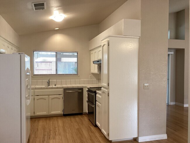 Building Photo - 9615 N Buttonwood Ct