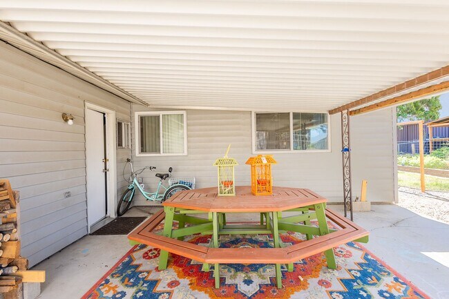 Building Photo - Central Single Family Home