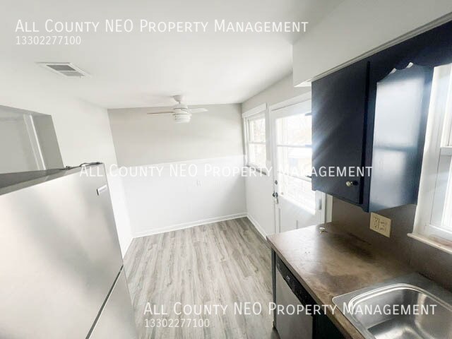 Building Photo - 1737 Portage Trail