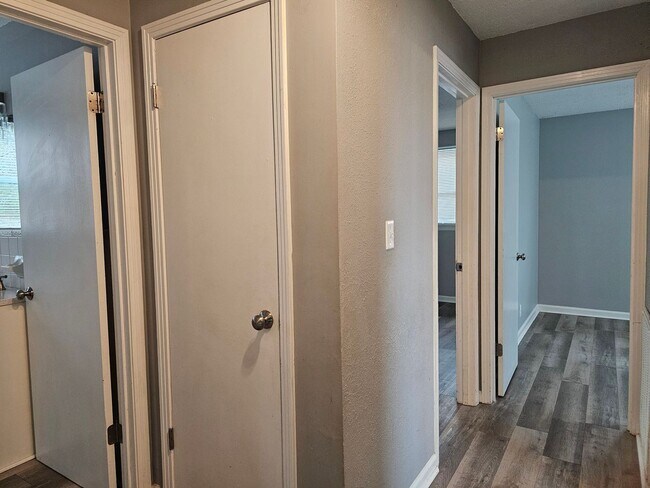 Building Photo - Coming SOON! 4 Bedroom with 2 living rooms! 1.5 Bath near Dover Rd!
