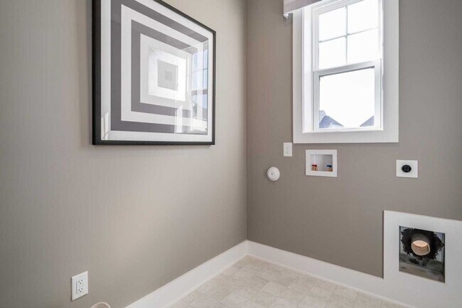 Building Photo - 3 Bedroom 2.5 Bathroom End Unit Townhome w/ 1st Floor Owners Suite and a 2 car Garage in the hear...