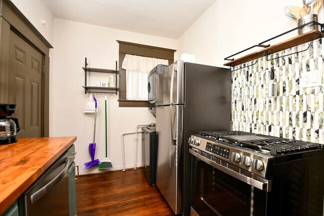 Building Photo - 407 Cordell St